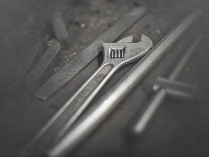 Когда разводной ключ — плохое решение и чем он опасен для крепежа