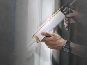 Силиконовые и акриловые герметики: чем отличаются и где применять каждый