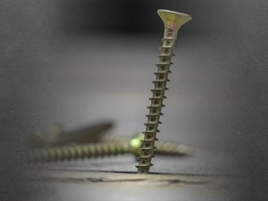 Саморезы по дереву и металлу: как выбрать правильно и не испортить работу