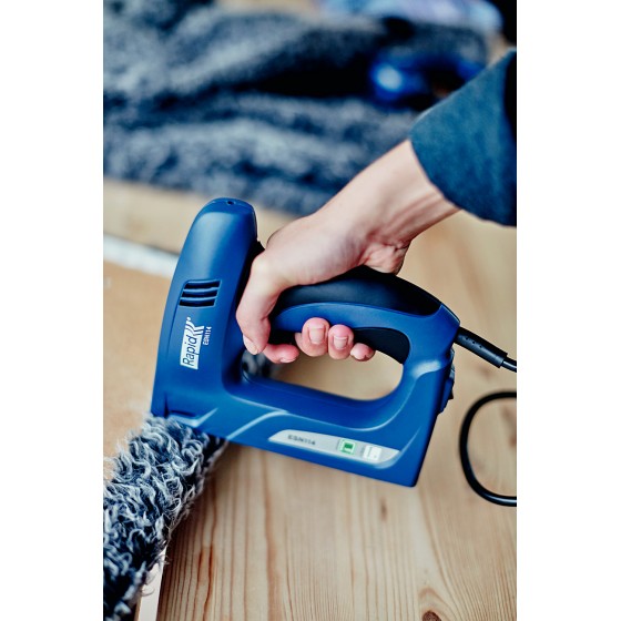 RAPID R:El.Staple Gun ESN114, тип 140 и гвоздей 300, 2-в-1, нейлер-степлер (гвозде/скобозабиватель) электрический для скоб (5000131) RAPID R:El.Staple Gun ESN114, тип 140 и гвоздей 300, 2-в-1, нейлер-степлер (гвозде/скобозабиватель) электрический для скоб (5000131)