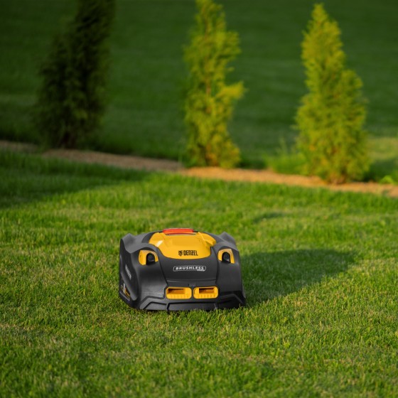 Робот-газонокосилка Grass Master 1000 1000м², 3Ач, 28V, LCD дисплей, Denzel 58955 Робот-газонокосилка Grass Master 1000 1000м², 3Ач, 28V, LCD дисплей, Denzel 58955