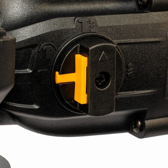 Перфоратор электрический RH-650-18, SDS-plus, 650 Вт, 2.0 Дж, 3 плюс 1 режим Denzel 26603 Перфоратор электрический RH-650-18, SDS-plus, 650 Вт, 2.0 Дж, 3 плюс 1 режим Denzel 26603