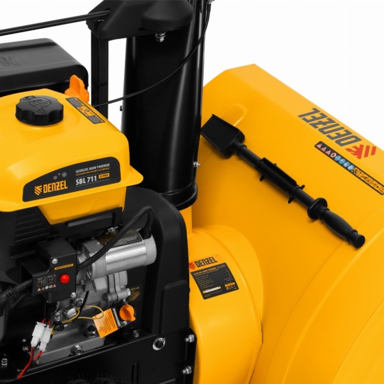 Бензиновая снегоуборочная машина SBL 711D PRO, 302cc, эл.старт, фара, обогрев, блок. дифф. Denzel 97655 Бензиновая снегоуборочная машина SBL 711D PRO, 302cc, эл.старт, фара, обогрев, блок. дифф. Denzel 97655