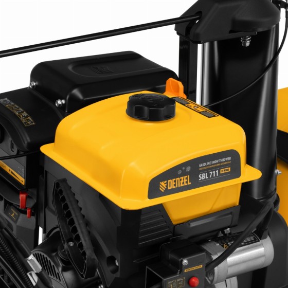 Бензиновая снегоуборочная машина SBL 711D PRO, 302cc, эл.старт, фара, обогрев, блок. дифф. Denzel 97655 Бензиновая снегоуборочная машина SBL 711D PRO, 302cc, эл.старт, фара, обогрев, блок. дифф. Denzel 97655