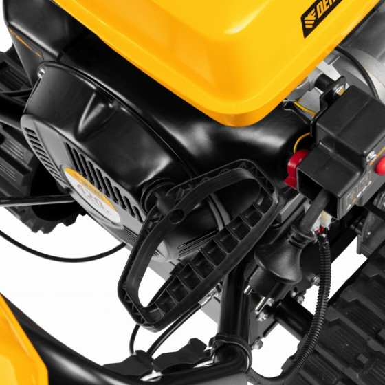 Бензиновая снегоуборочная машина SBL 711DT PRO, 420cc, гусеницы, эл.старт, блок. дифф. Denzel 97656 Бензиновая снегоуборочная машина SBL 711DT PRO, 420cc, гусеницы, эл.старт, блок. дифф. Denzel 97656