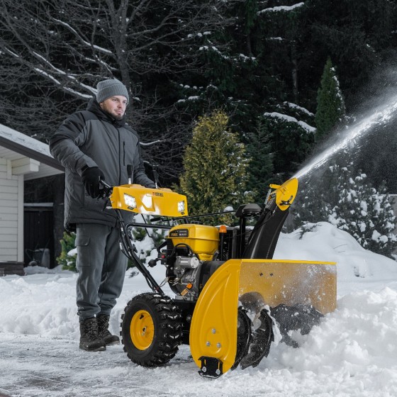 Бензиновая снегоуборочная машина SBL 711D PRO, 302cc, эл.старт, фара, обогрев, блок. дифф. Denzel 97655 Бензиновая снегоуборочная машина SBL 711D PRO, 302cc, эл.старт, фара, обогрев, блок. дифф. Denzel 97655