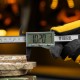 Штангенциркуль пластиковый, 150 мм, электронный, большой дисплей, с глубиномером Denzel 31600
