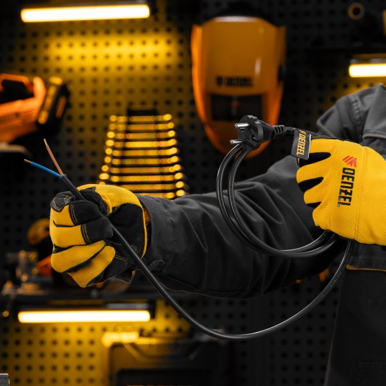 Шнур сетевой Energy Series, ПВС, 1,5 м, 2 x 1 мм, с неразборной вилкой, черный, Denzel 37661 Шнур сетевой Energy Series, ПВС, 1,5 м, 2 x 1 мм, с неразборной вилкой, черный, Denzel 37661